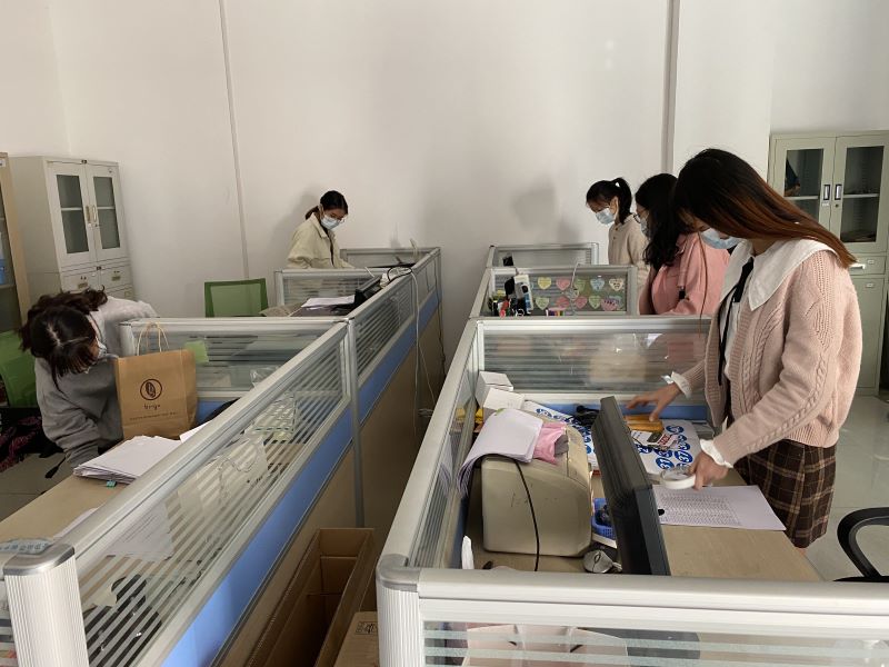 口腔医学系教师学生党支部组织开展奉献日活动