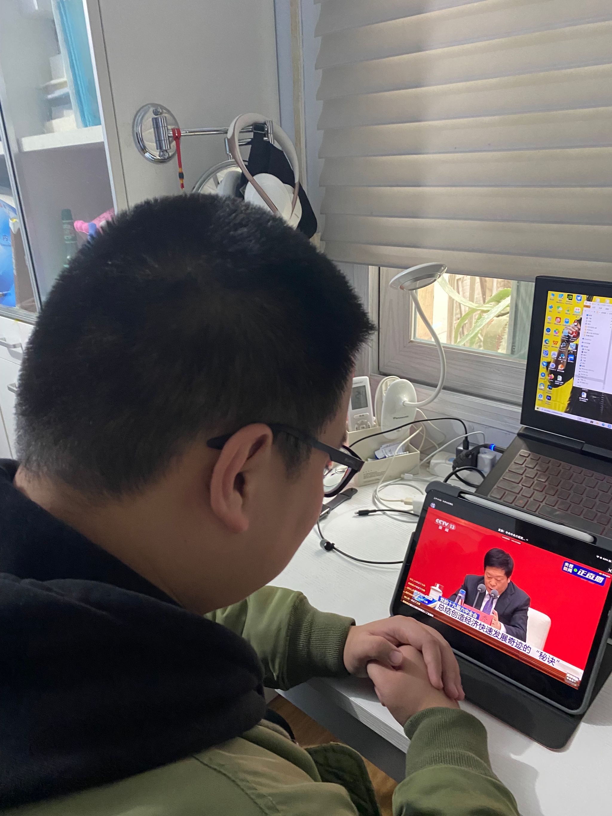 医学影像学院党总支组织收看十九届六中全会新闻发布会