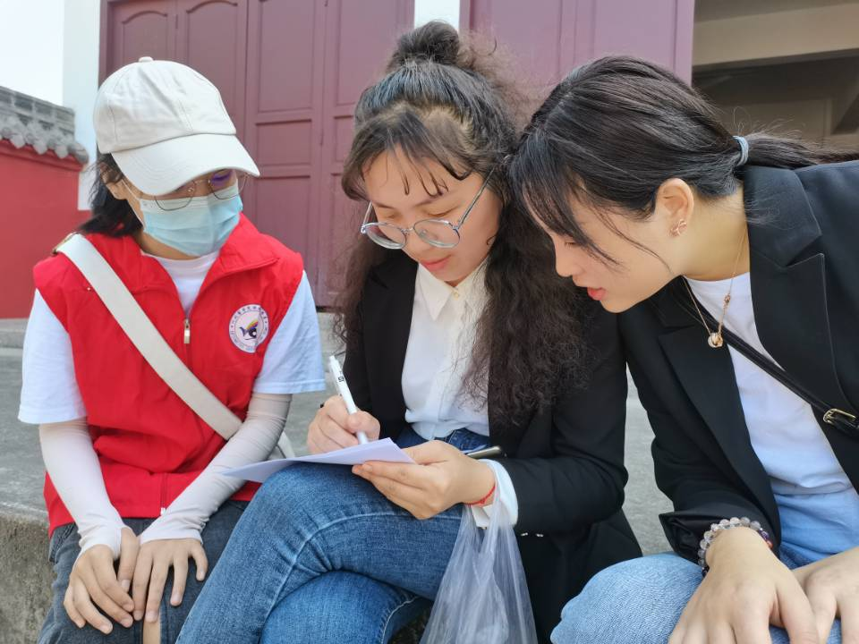 眼视光学系志愿服务队开展“学党史,忆百年风雨,防眼疾,护心灵之窗”活动