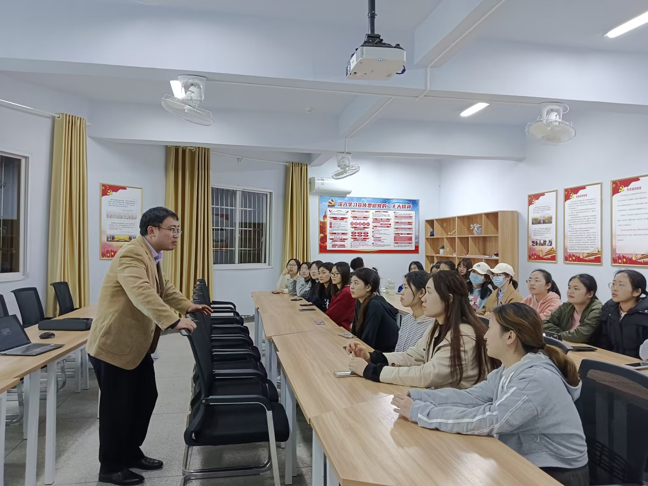 一站式学生社区活动之双创系列讲座(一)——《成本分析和成本控制》顺利举行