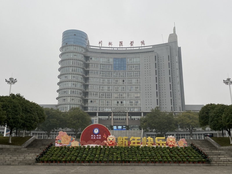 后勤管理处巧手匠心装扮校园，迎接元旦佳节