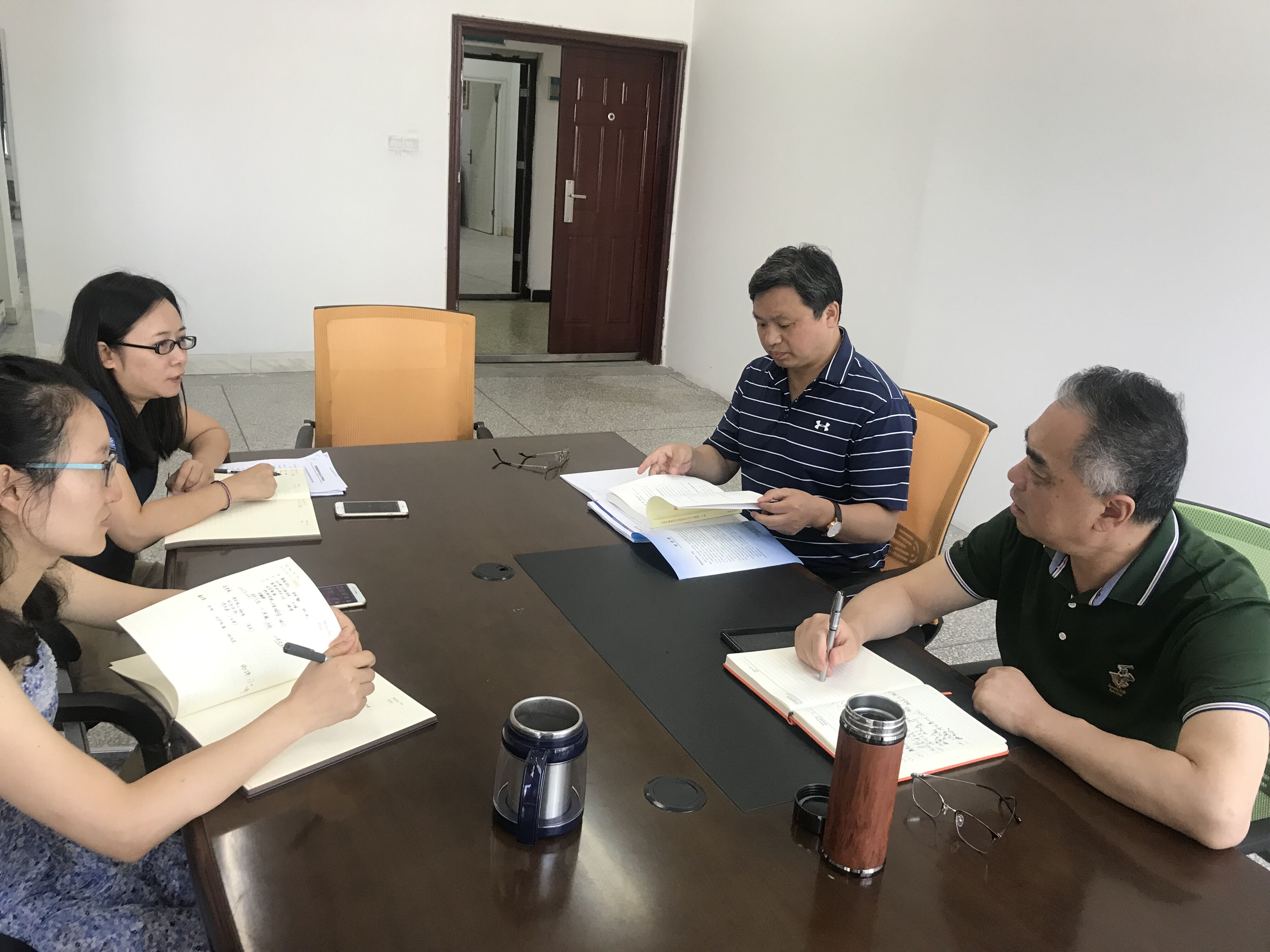 教学质量监控与评估中心开展迎七一专题学习活动
