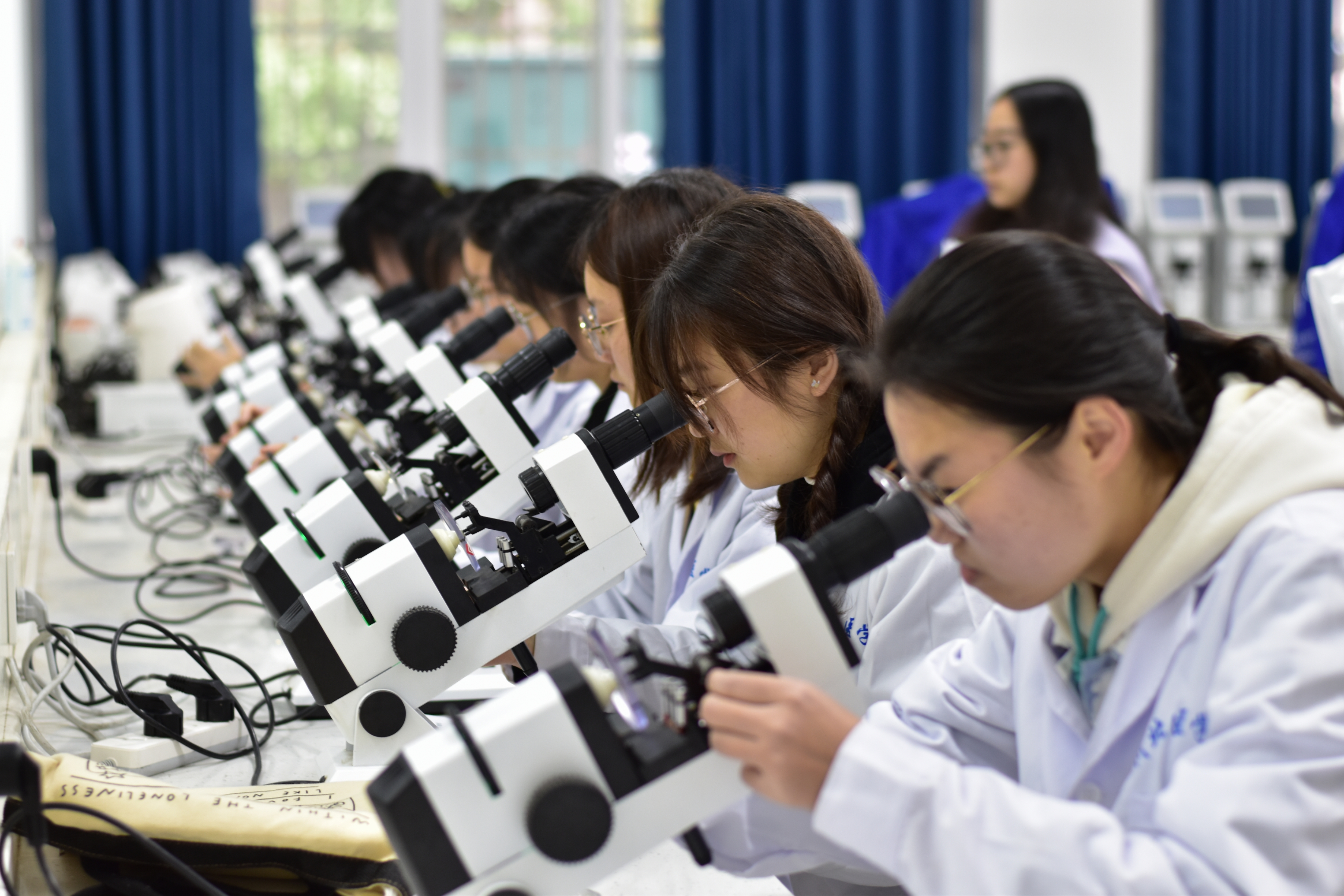 眼视光医学院第十六届眼视光学专业技能大赛顺利举办