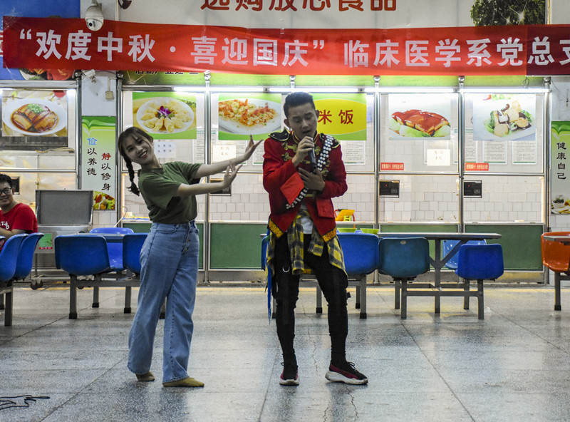 临床医学系党总支举办“中秋团圆,喜迎国庆”主题活动