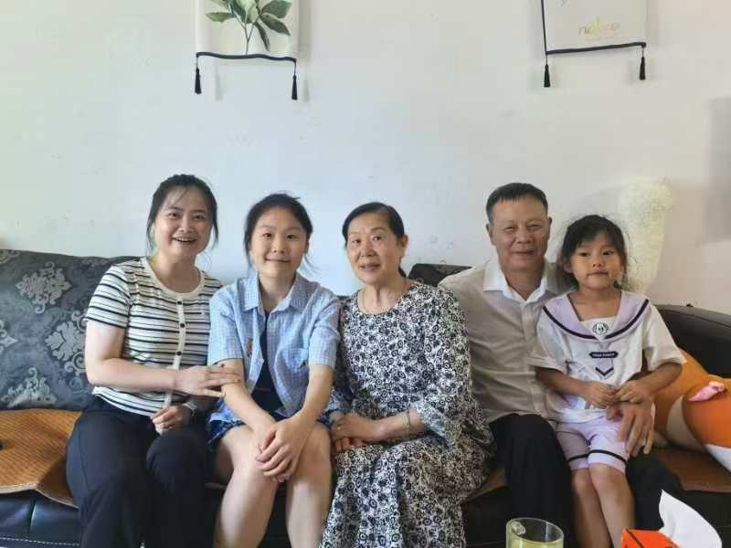 基础医学与法医学院开展暑期家访活动