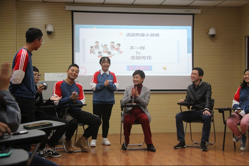 朱燕萍参加管理学院“梦想与未来”主题班会