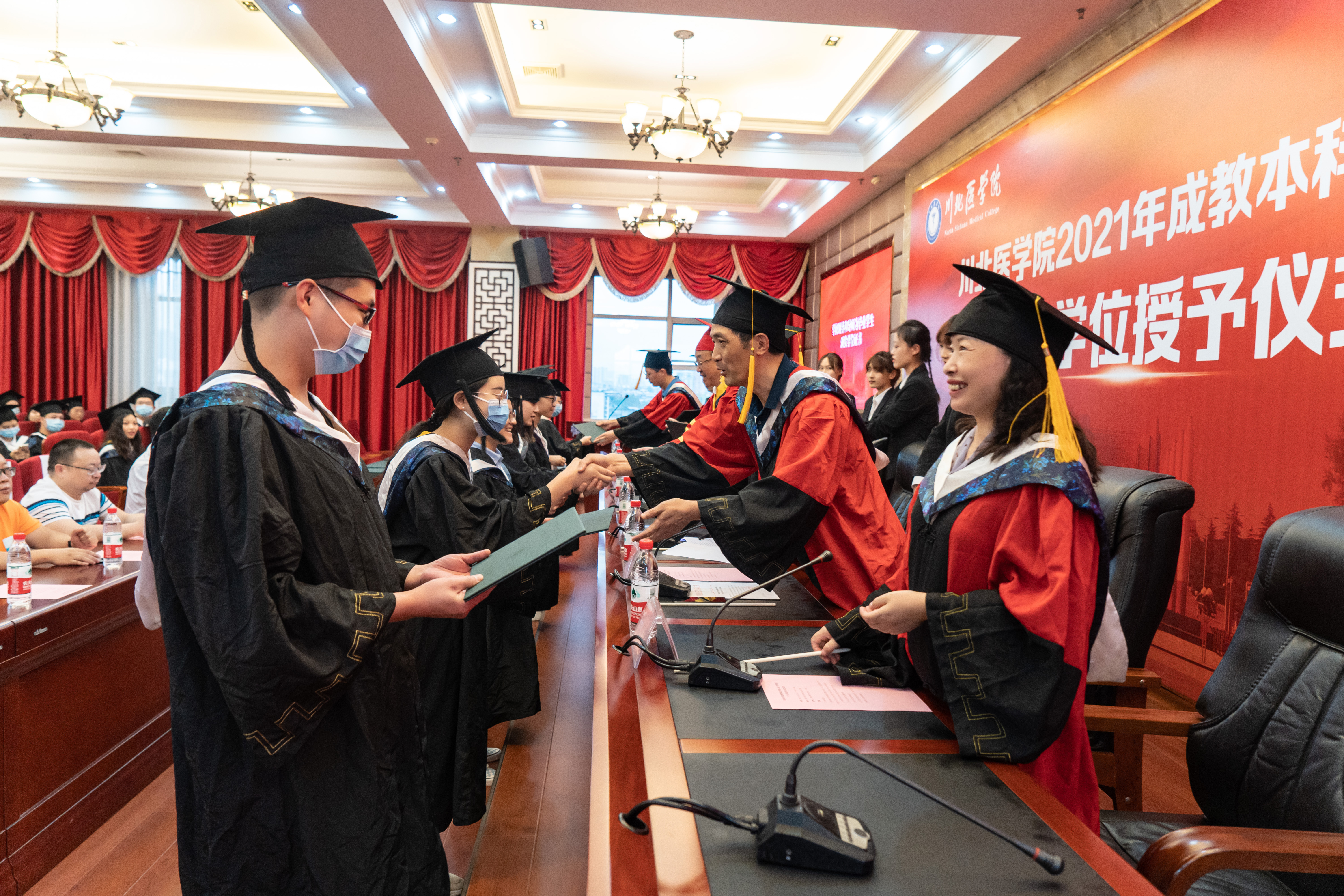 我院举行2021年成教本科毕业生学士学位授予仪式