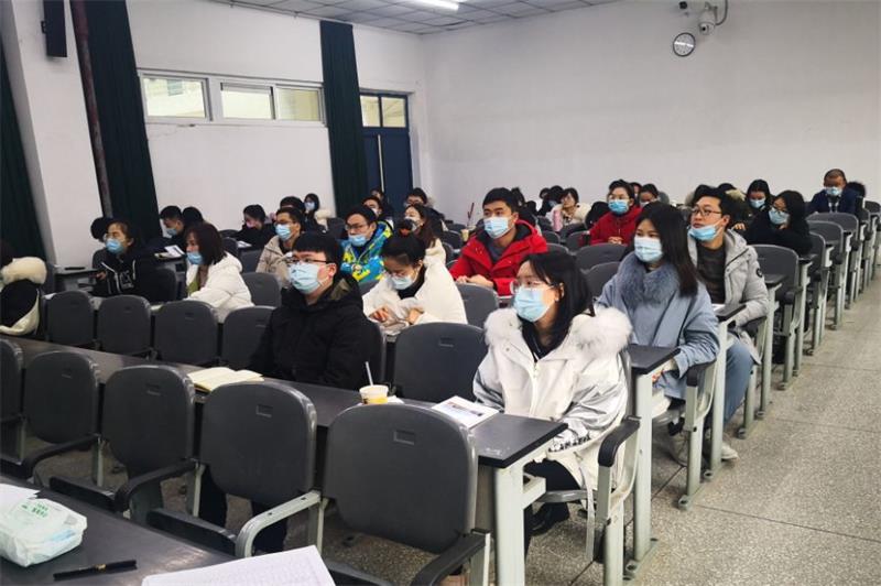 学校举行2020年新入职教师专题培训会