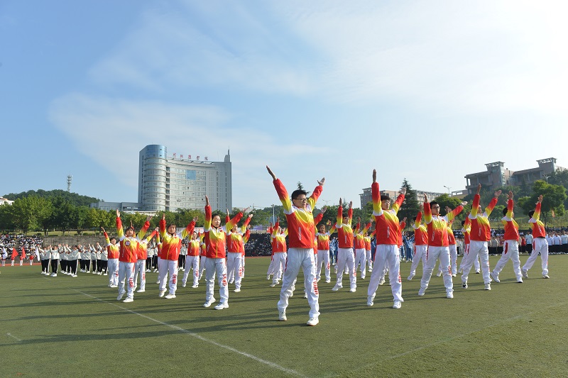 耀七秩芳华 成强国大才