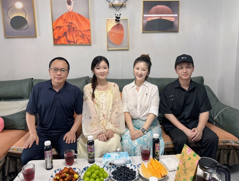 公共卫生学院开展暑期家访活动