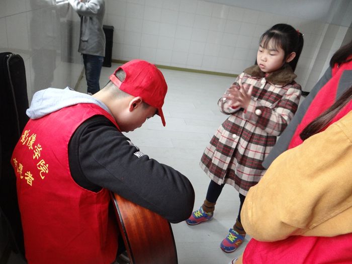 我院志愿者服务队开展“守望阳光，绽放生命”活动