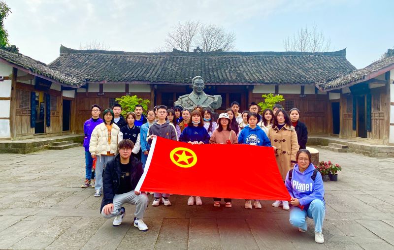 “献礼建党百年，致敬峥嵘岁月”