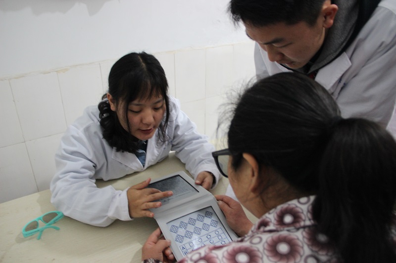 眼视光学系联合口腔医学系举办“雷锋三月，感恩石圭”义诊活动