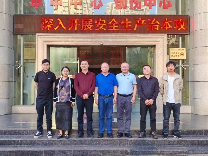 学校领导带队赴渝看望实习学生并开展访企拓岗