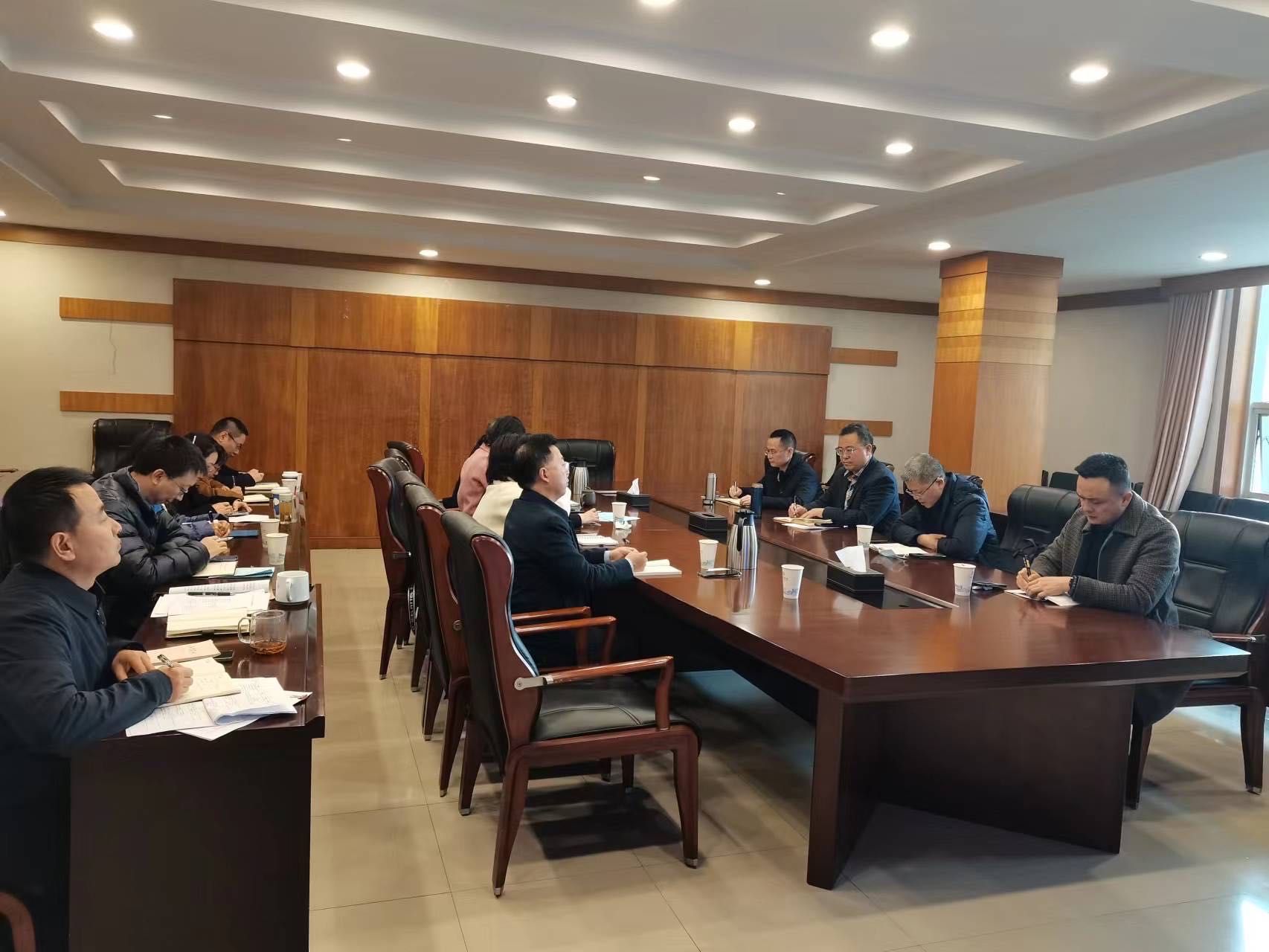 学校副院长邓世山主持召开分管及联系部门工作总结暨集体廉政谈话会
