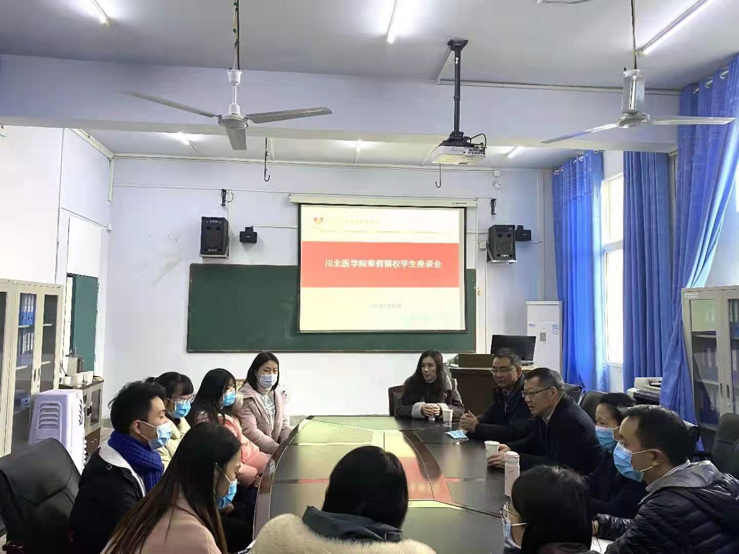 学校领导走访慰问寒假留校学生