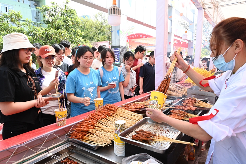 学校举办2023年美食文化节