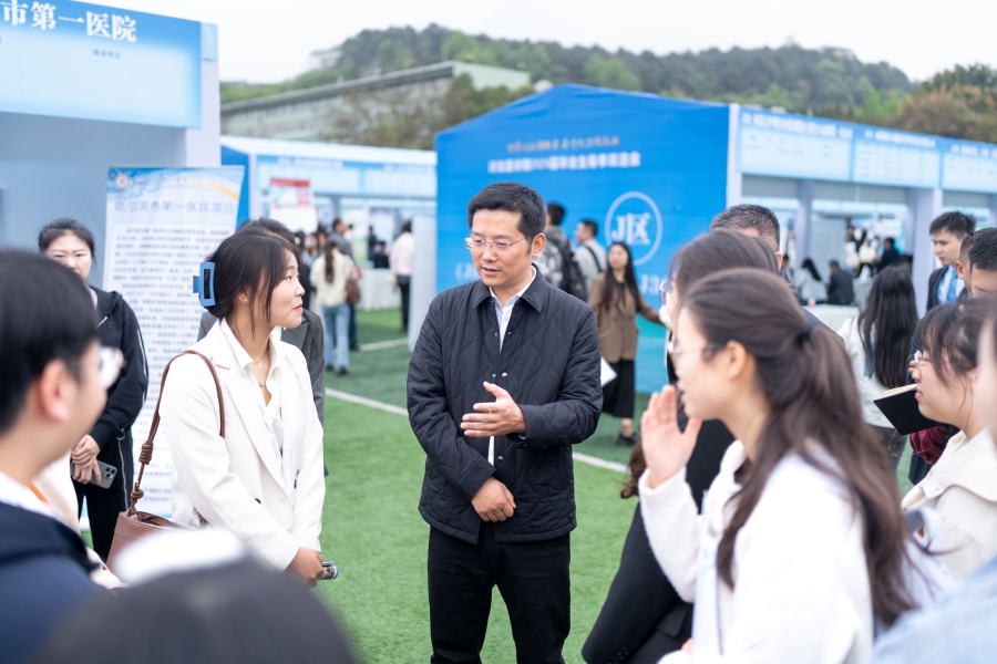 供需适配强服务 春季攻坚促就业 学校举行2024届毕业生春季双选会