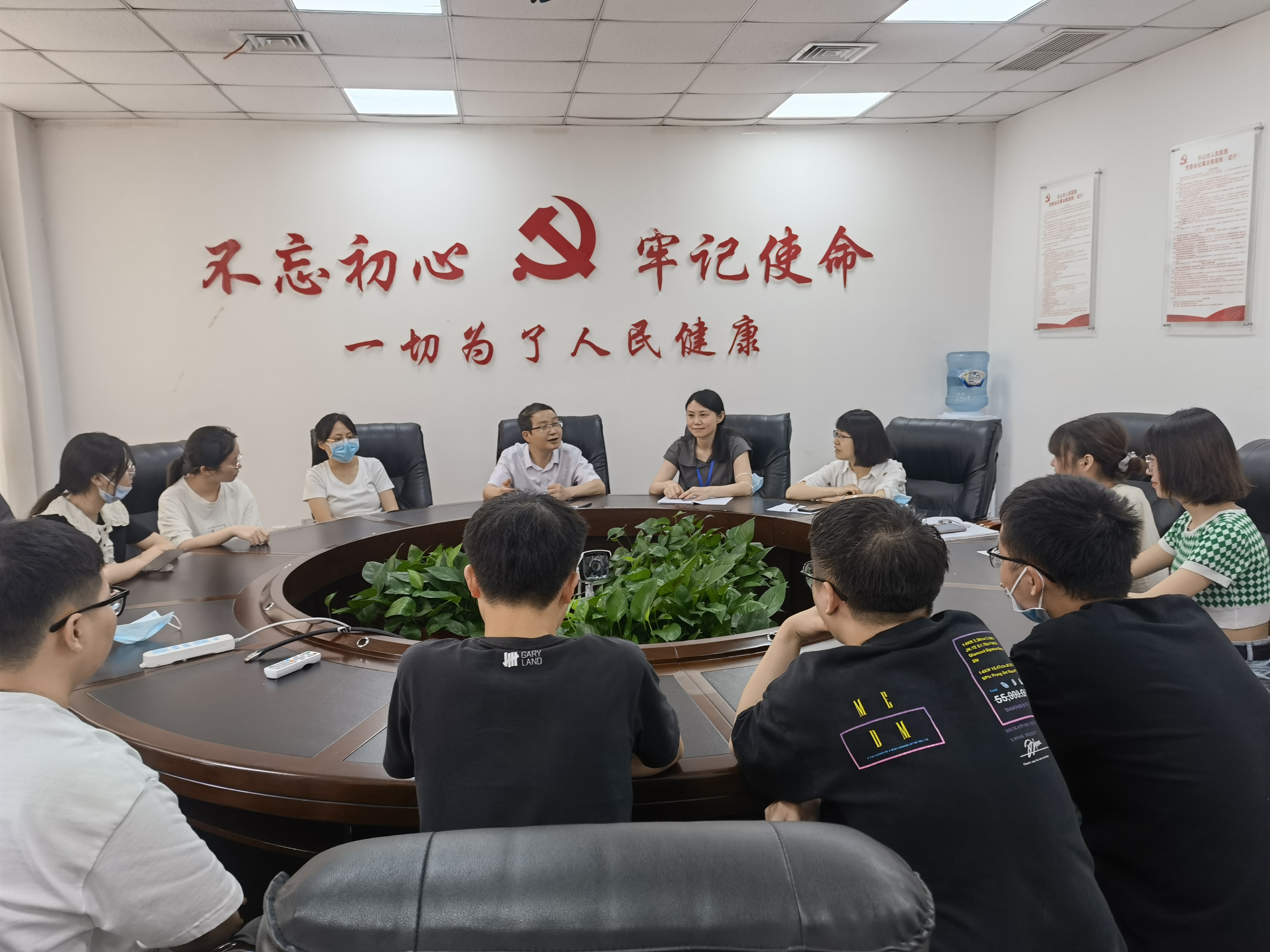 眼视光医学院赴乐山调研学生实习情况并慰问实习学生