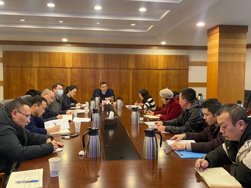 学校召开餐饮保障服务与食品卫生安全一月工作调度会