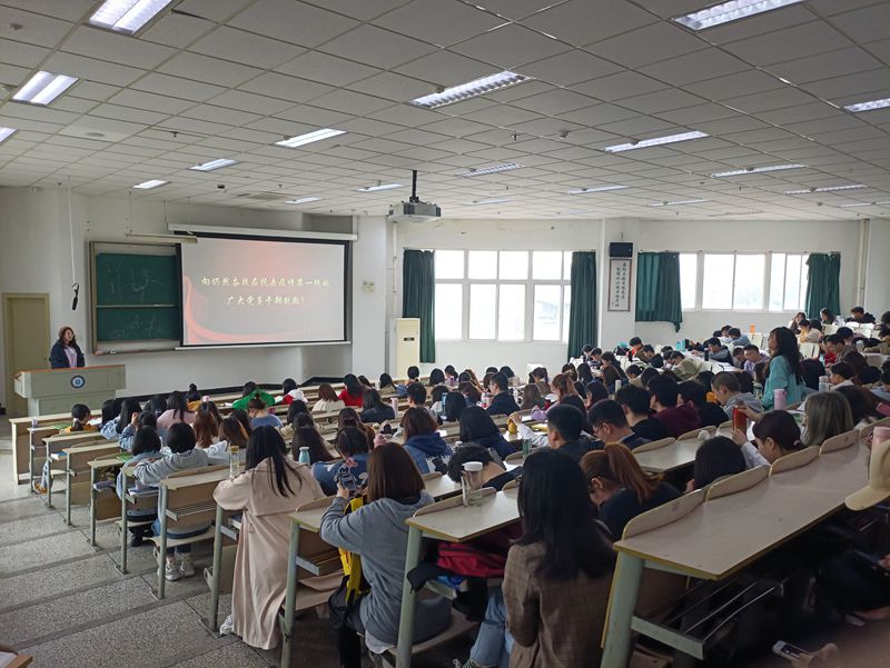 医学检验系党总支组织师生党员观看《榜样5》专题节目