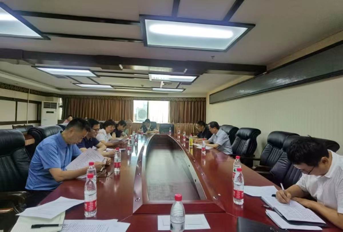 校领导带队对人文社科类院系开展主题教育调研