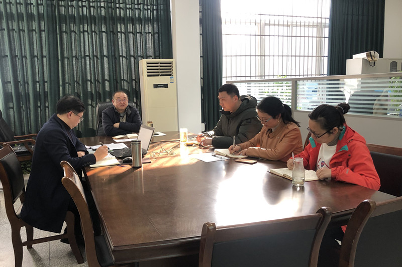 校领导参加党支部政治学习