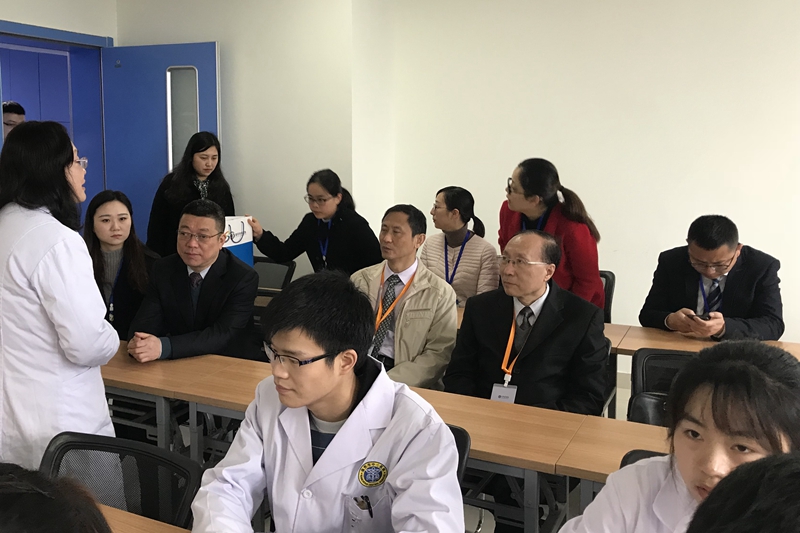 教育部临床医学专业认证专家深入附属医院进行认证考察