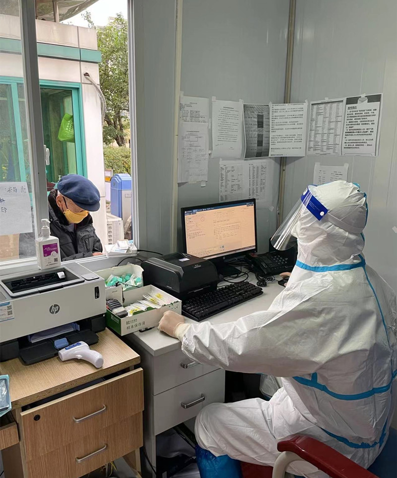 践行二十大，青春勇担当——我校附属医院青年师生坚守一线，用奉献筑牢人民群众健康屏障