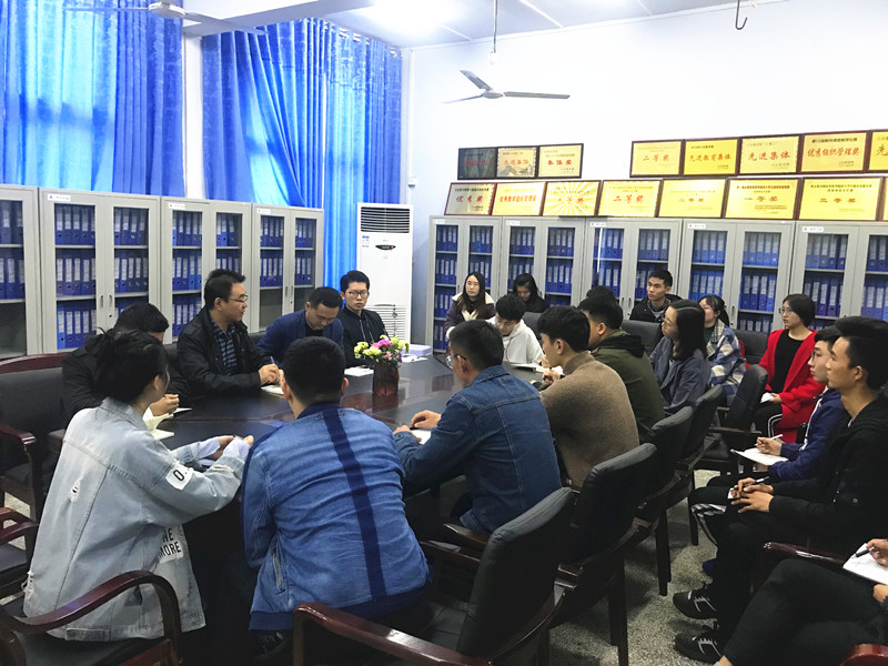 临床医学系召开师生交流座谈会