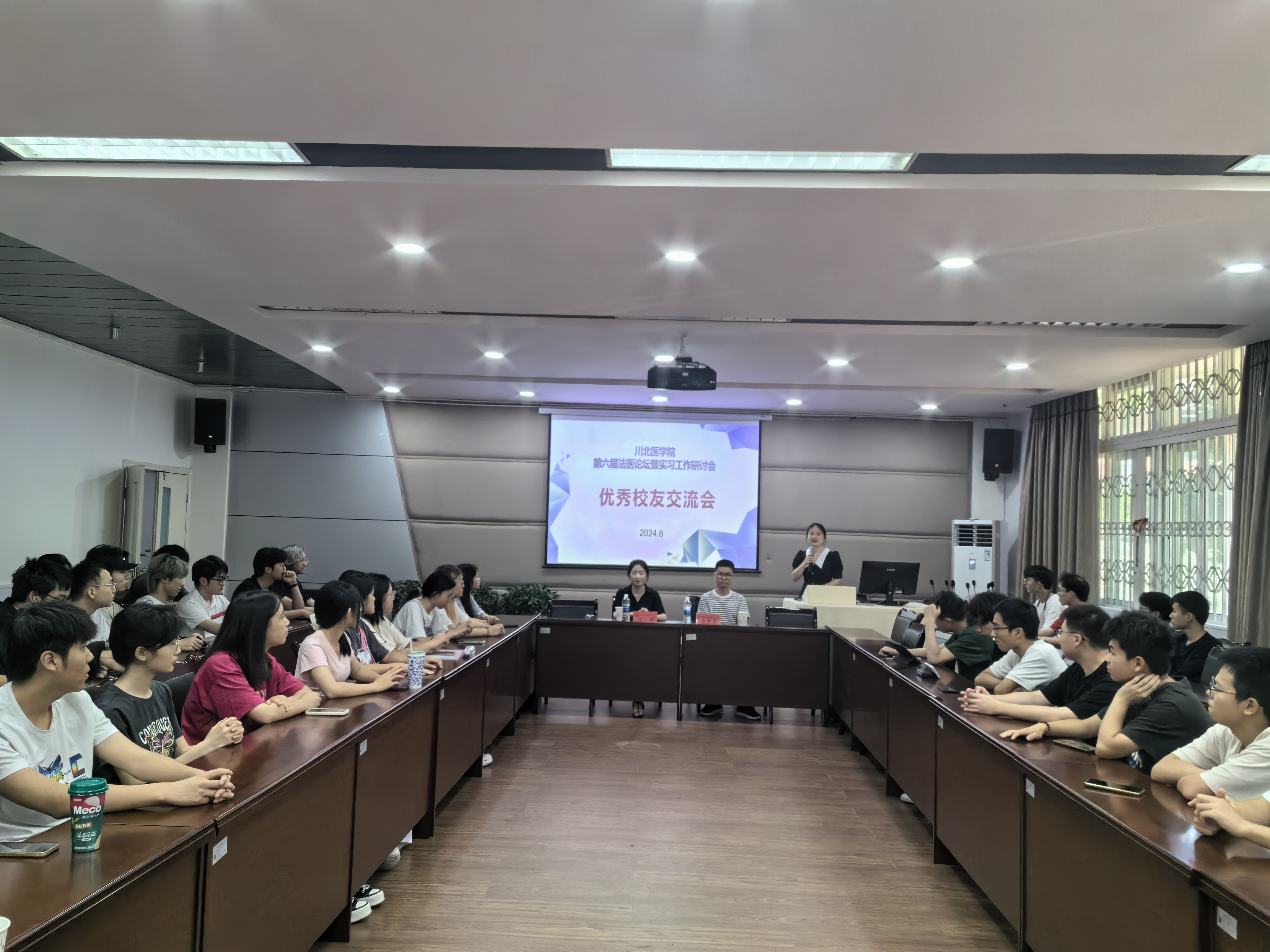 基础医学与法医学院举办优秀校友交流会