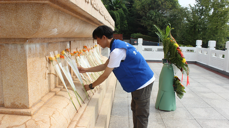 预防医学系赴南充烈士陵园开展纪念活动