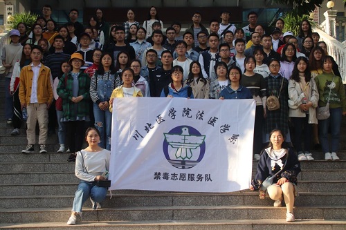 川北医学院百余名学生走进戒毒所,零距离接受禁毒教育