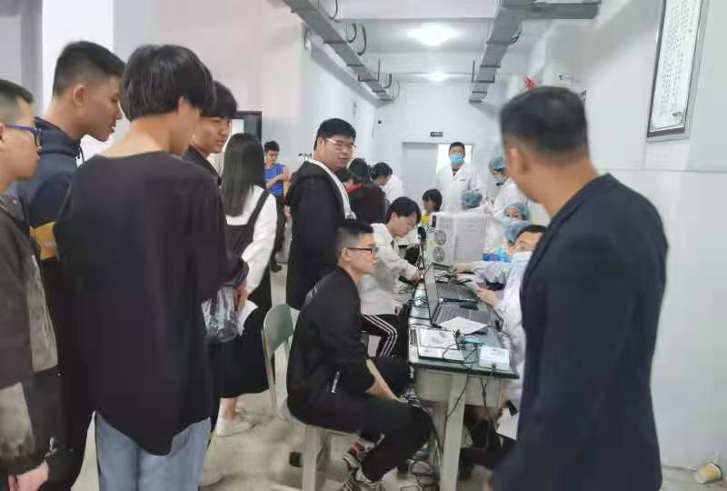 第二附属医院服务保障高坪区新冠疫苗接种工作