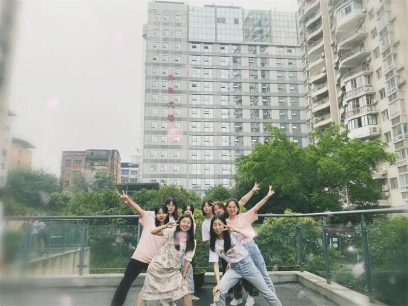 毕业季故事①｜“学霸实习寝室”：奋斗为底友情增彩