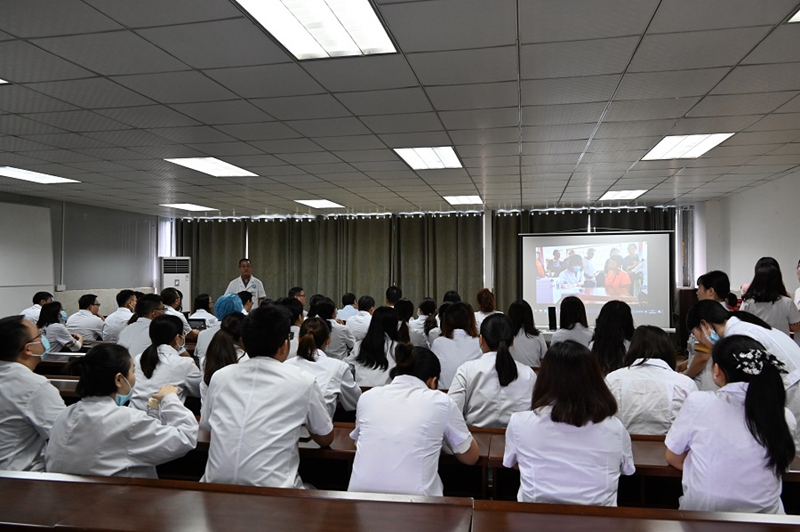 第二附属医院举行第三届“中国医师节”庆祝暨表彰大会