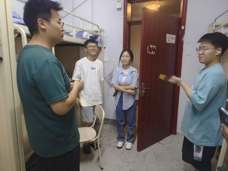 运动医学与康复学院开展2023届新生寝室慰问工作