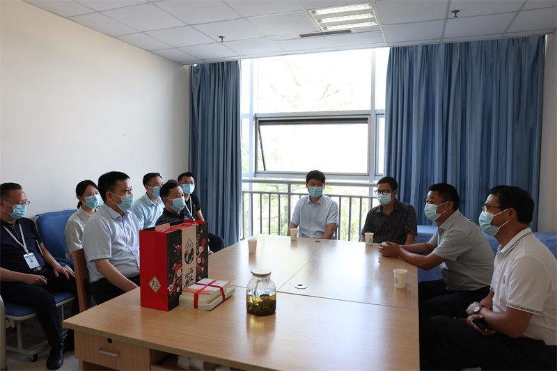 南充市统战部及知联会领导来校慰问我校知联会老师