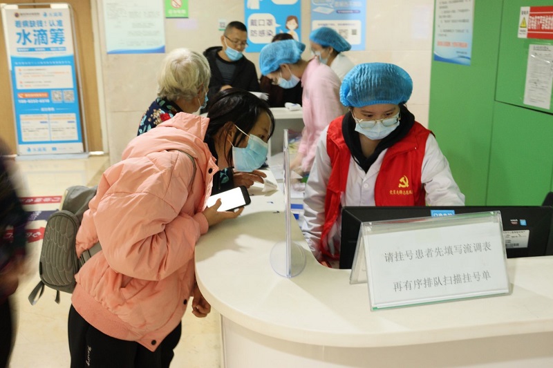 临床医学系党总支开展“弘扬志愿精神,关注医师立法”党建带团建特色党日活动