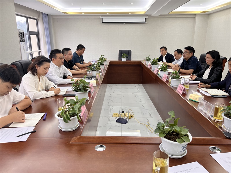 学校领导赴雷波县开展校地合作定点帮扶工作