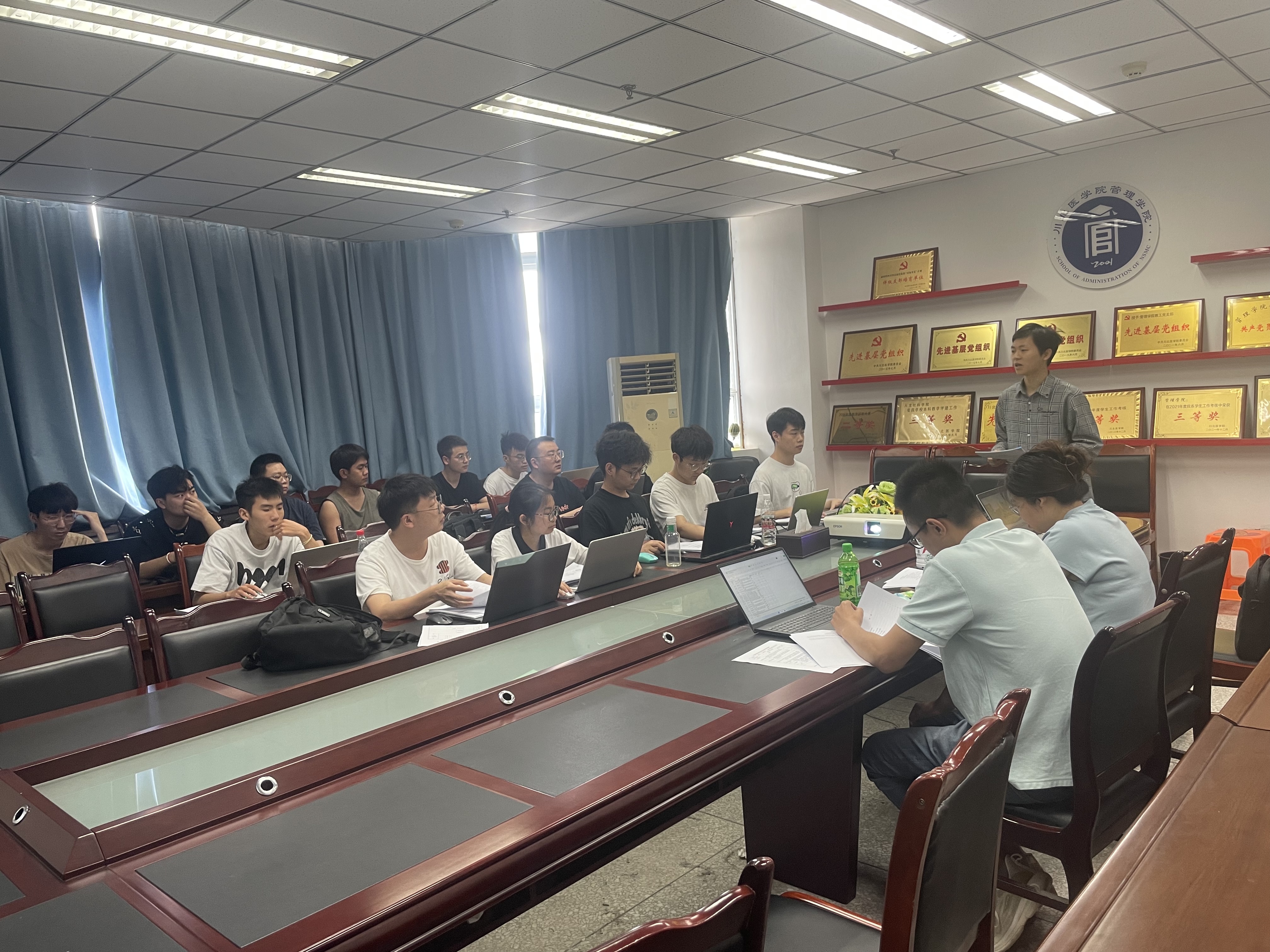 我院信息管理与信息系统专业顺利举行毕业论文(设计)答辩会