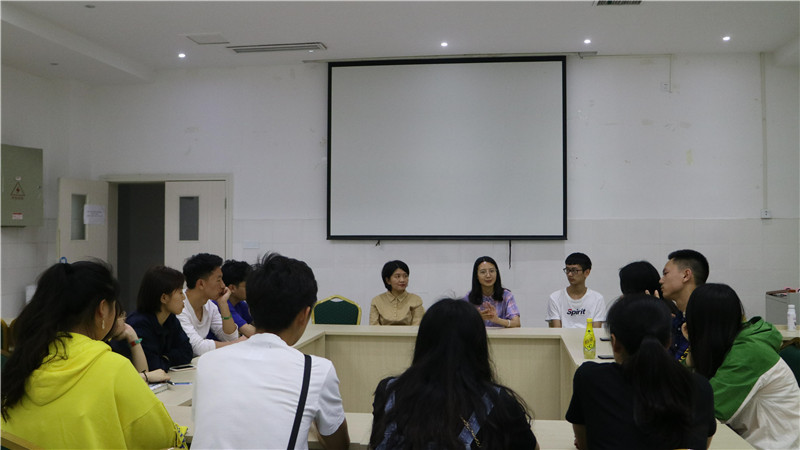 口腔医学系党总支开展少数民族学生交流座谈会