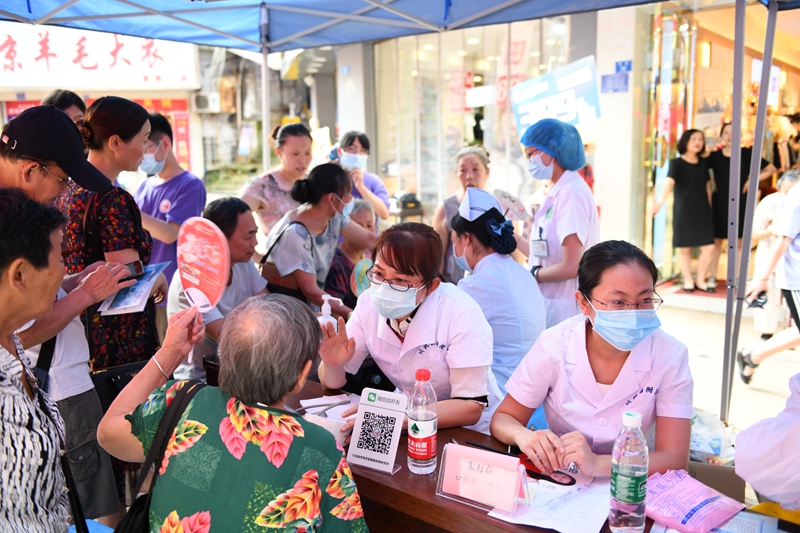 学校领导赴武胜县为大学生社会实践专项活动授牌
