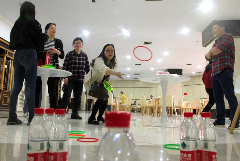 学校举行庆祝五一劳动节教职工系列文体活动