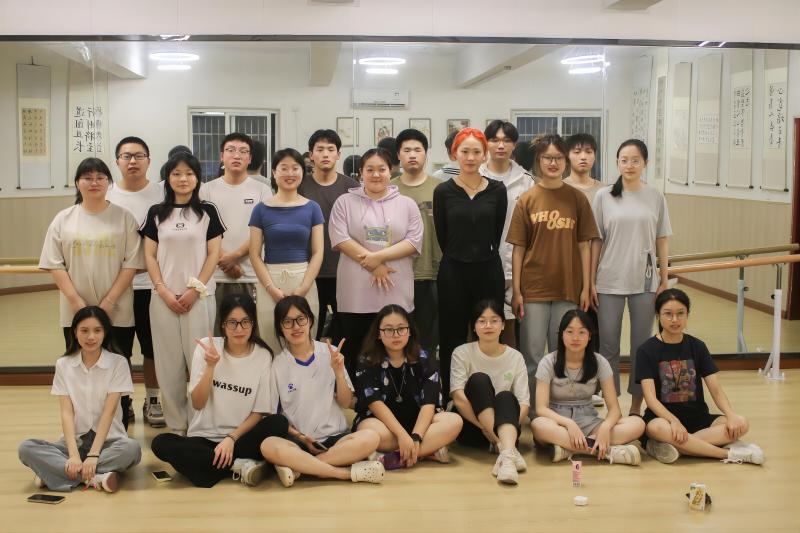 学校开展“随心所动,释压前行”心理健康主题活动