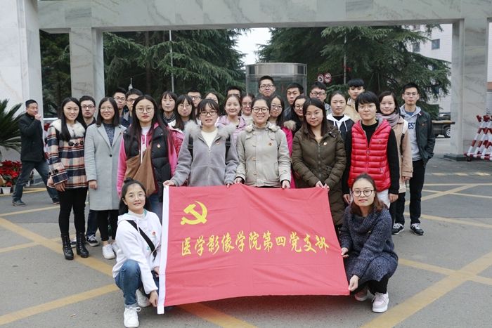 我院党支部开展“党员先行--绿色共享”志愿活动