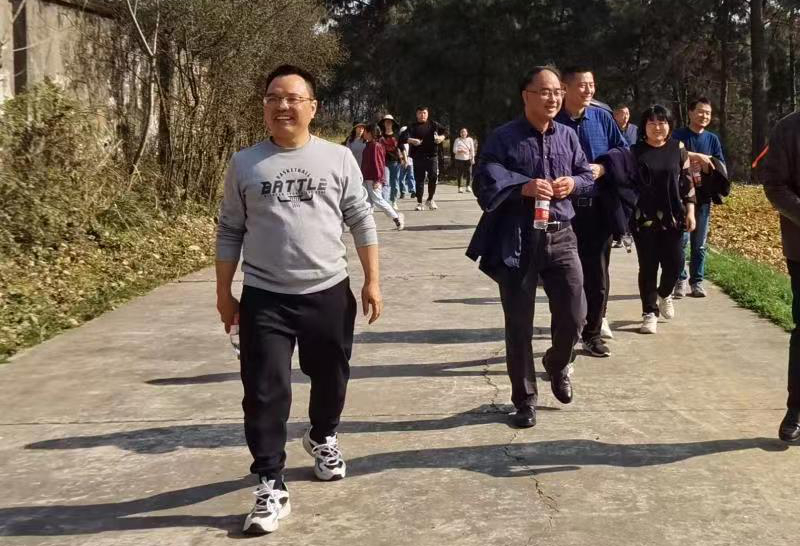 机关三工会开展环山走比赛活动