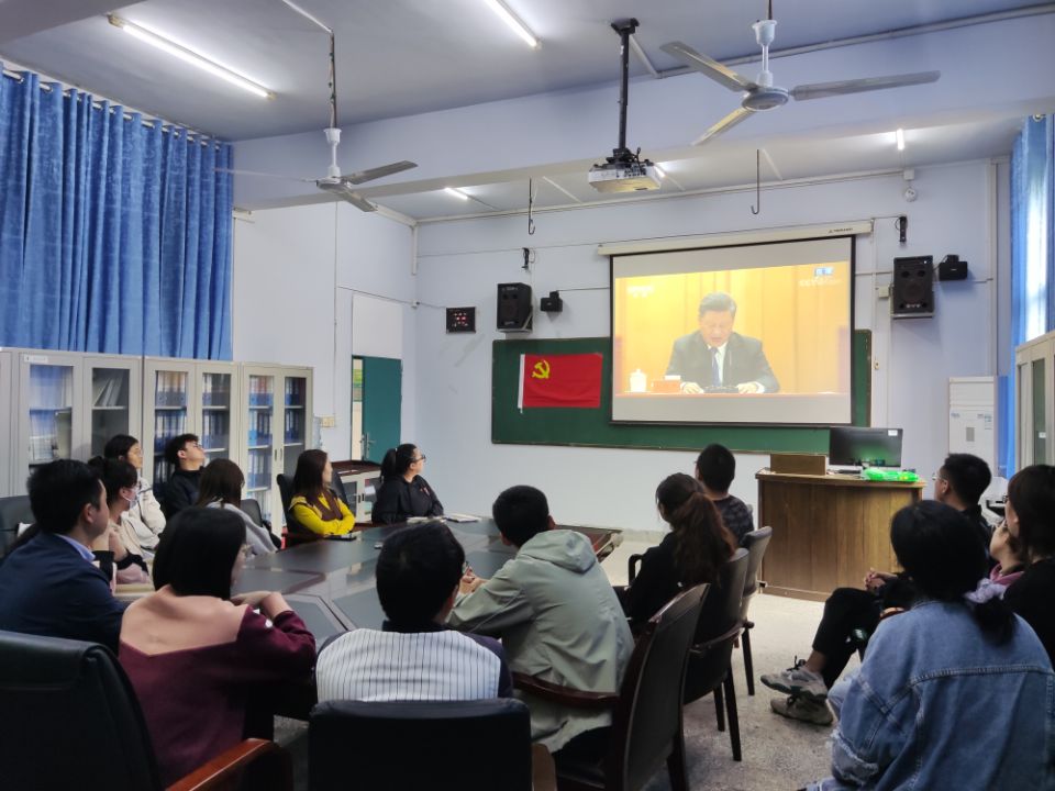 临床医学系党总支组织师生收看纪念辛亥革命110周年大会