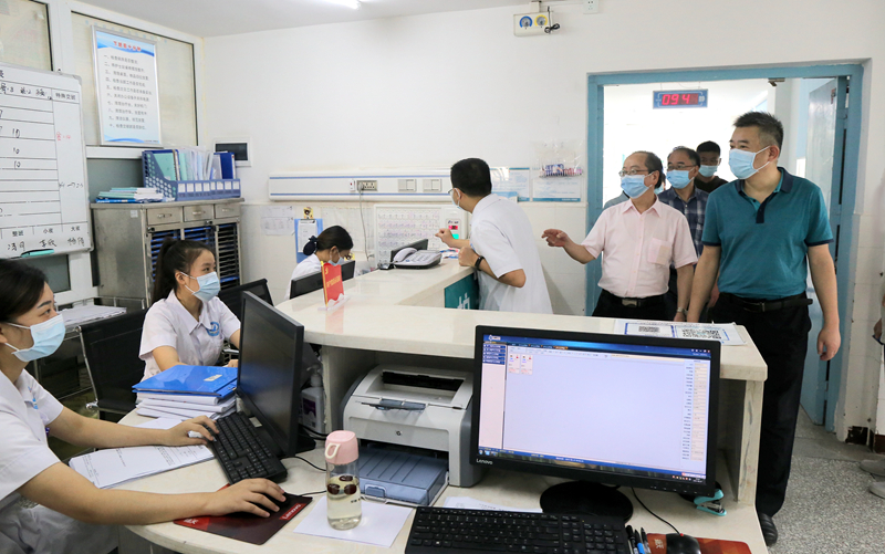 学校工会开展关心关爱防疫一线医护工作者活动