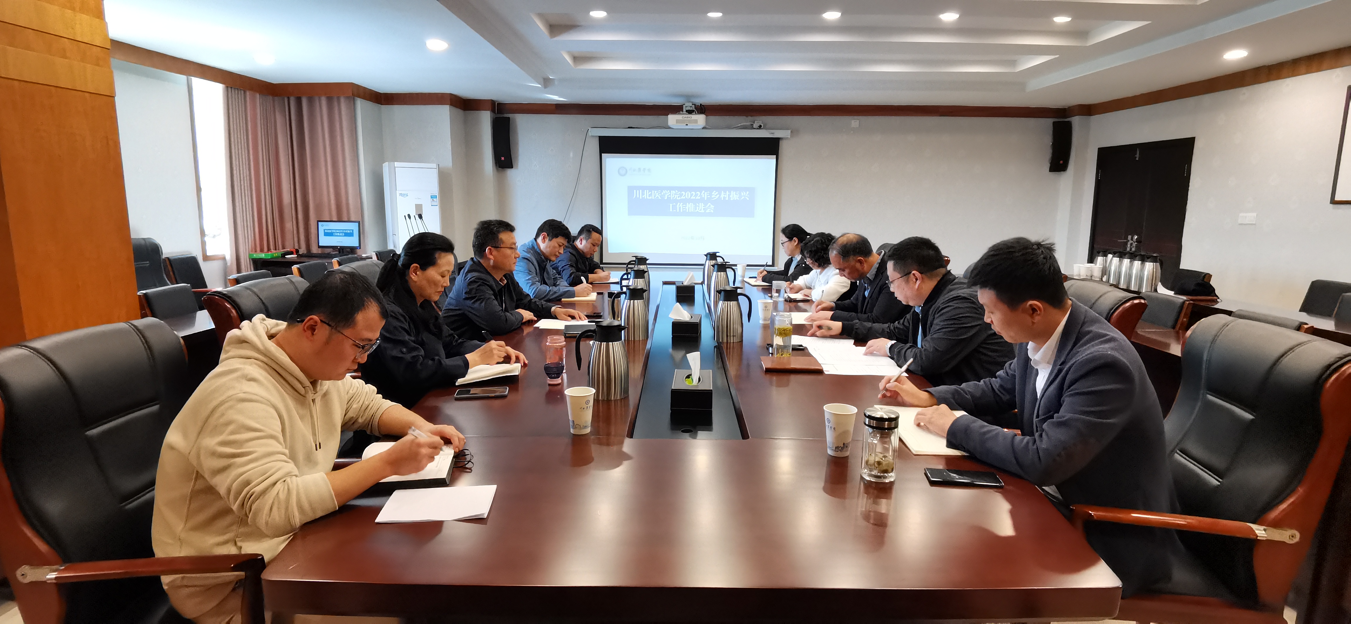 学校召开2022年乡村振兴工作推进会